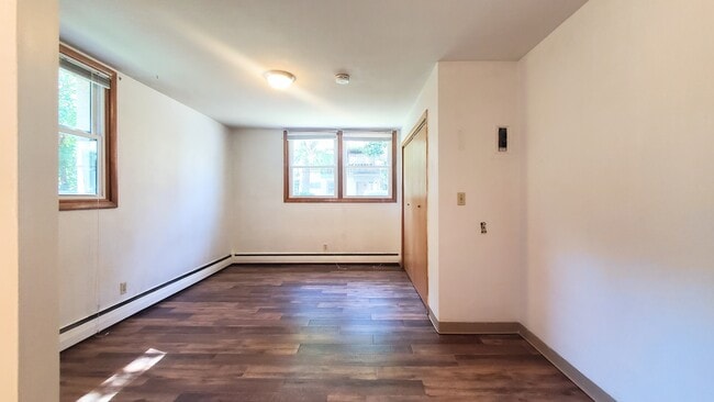 Building Photo - 18 Arthur Ave SE