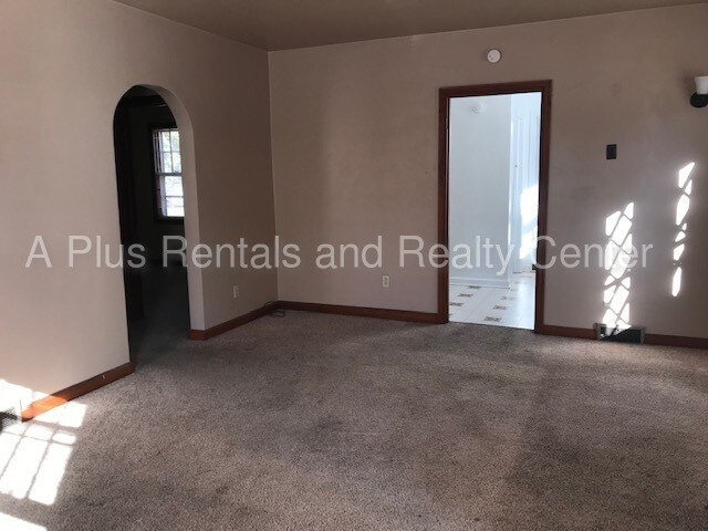 Building Photo - Cute 2 BD home for rent
