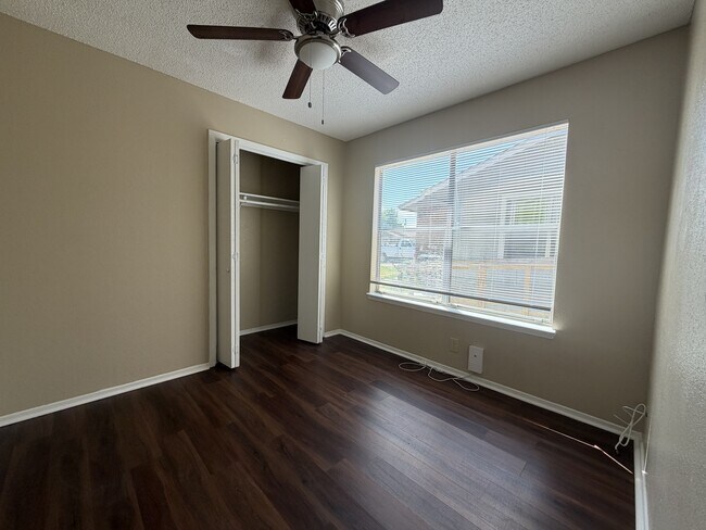 Foto del edificio - 1006 Ridgemont St