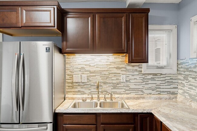 Foto del edificio - 33 Waumbeck St