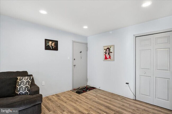 Foto del edificio - 4420 Briarwood Ct N