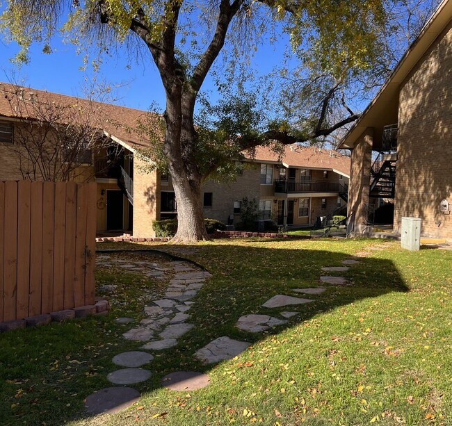 Foto del edificio - Charming Condo in Vista Del Sol!