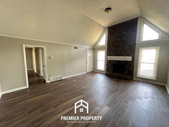 Foto del edificio - 4440 Castle Heights Dr