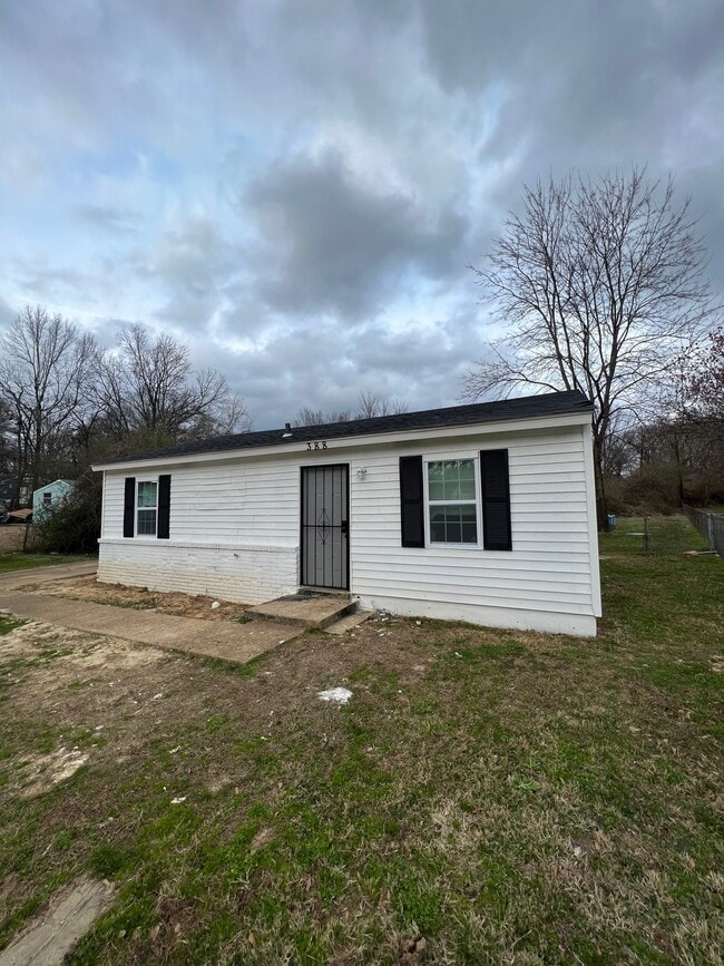 Photo - 388 Fitzgerald Dr House