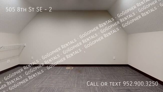 Foto del edificio - Modern 5 Bedroom 3 Bathroom  Townhome Clos...