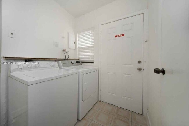 Foto del edificio - 8636 NW 35th Pl