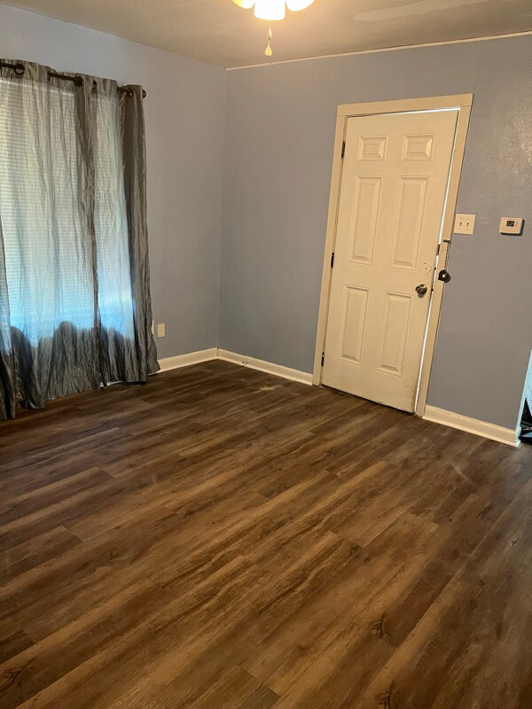 Building Photo - 904 Walker Ave