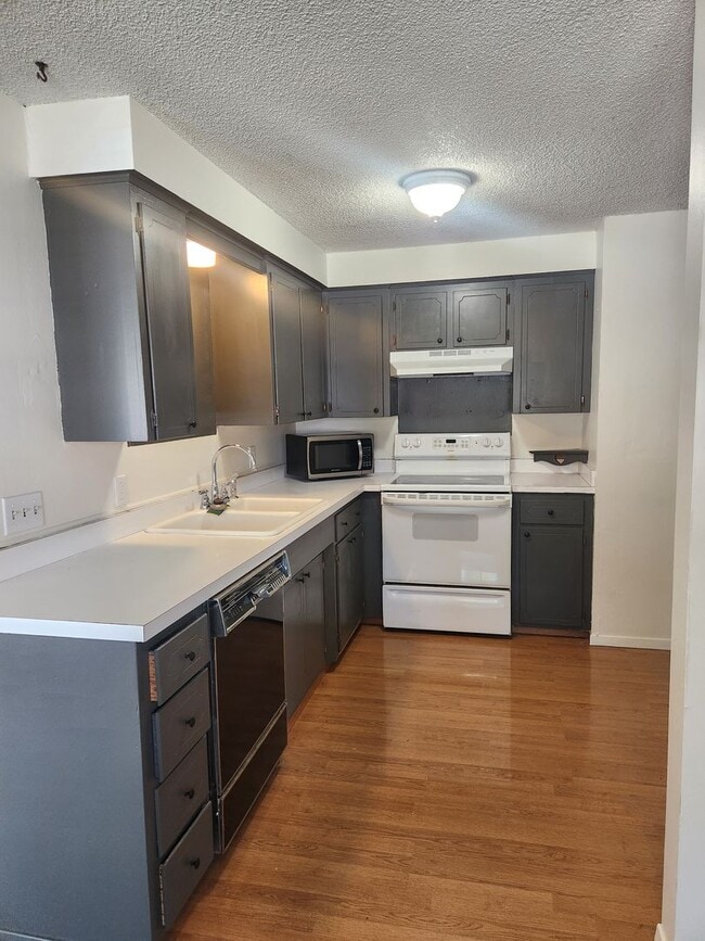 Foto del edificio - Large 3 br 1 ba charming home
