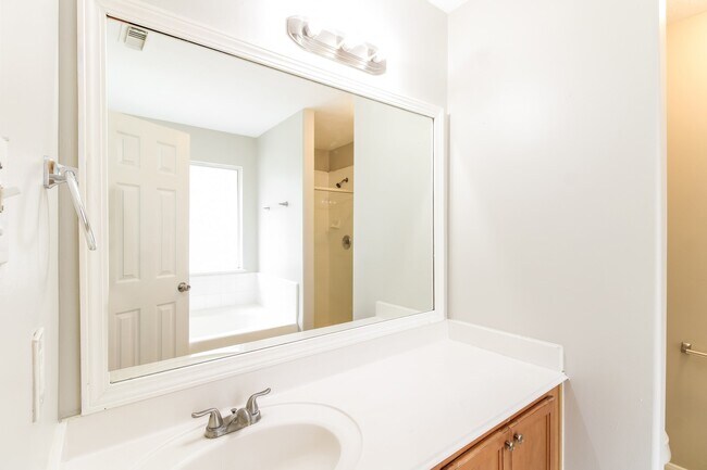 Foto del edificio - 6402 Mountain Pines Ln