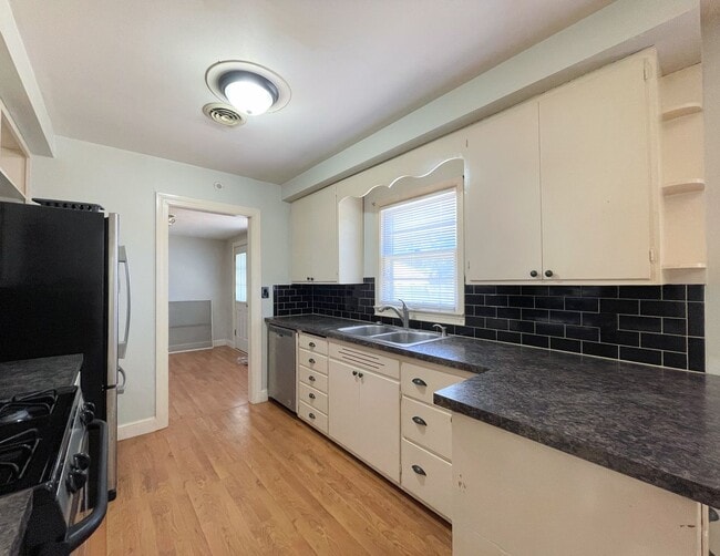 Building Photo - Spacious 3-Bedroom, 2-Bathroom Home