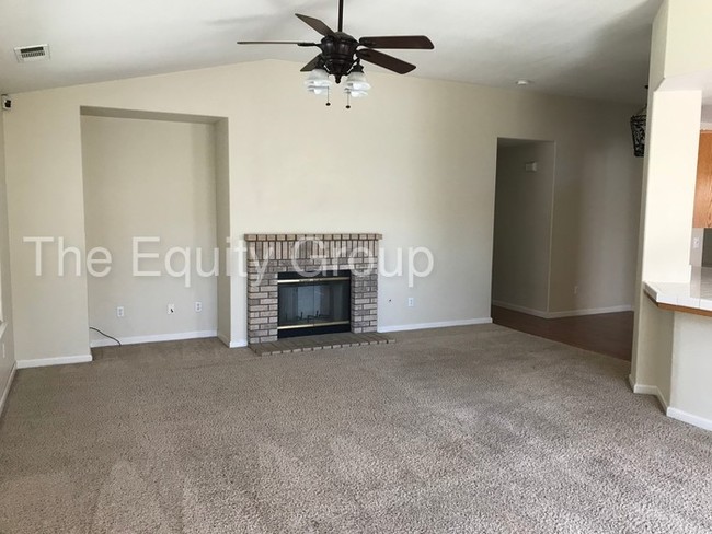 Building Photo - Charming home available with a swimming pool!