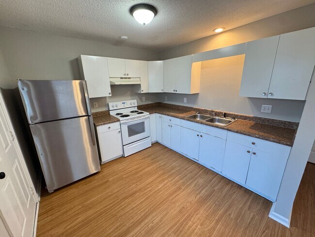 Foto del edificio - 4 Bed/2 Bath near downtown Clayton