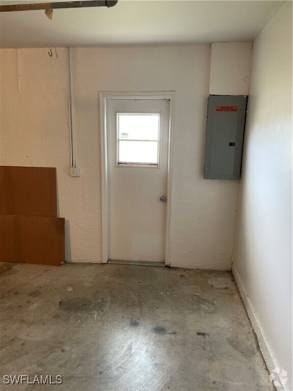 Building Photo - 3307 SW 12th Ave