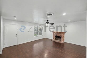 Building Photo - Unit