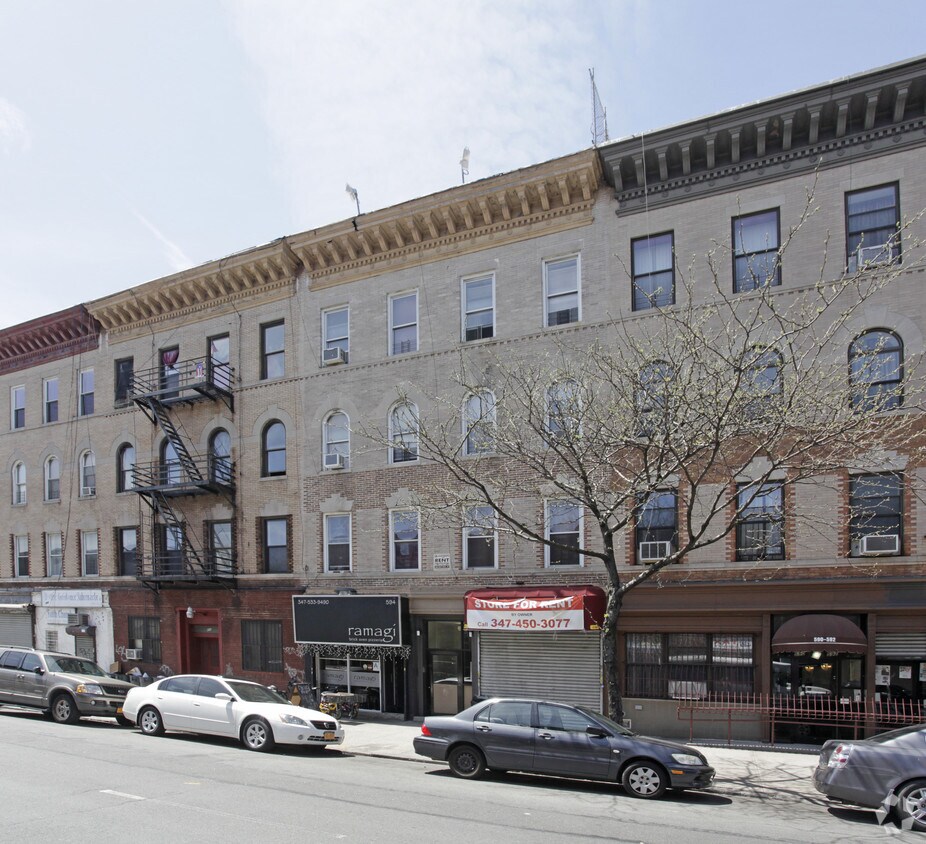 Foto del edificio - 594-596 Rogers Ave