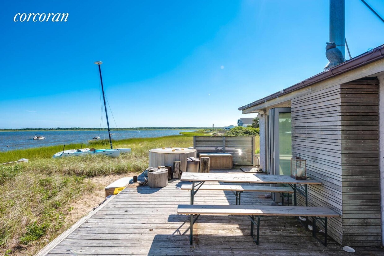 Primary Photo - 72 Shore Dr E