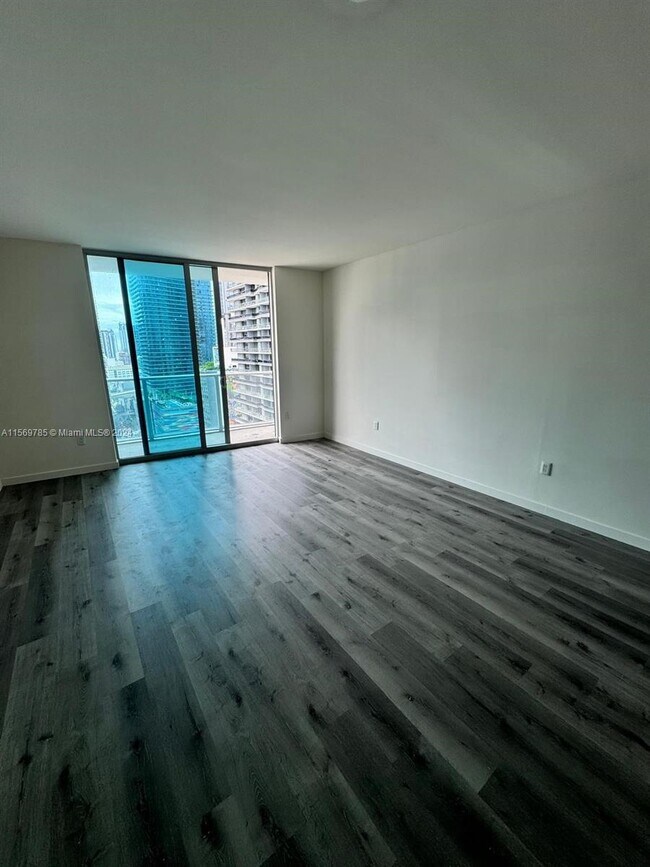 Building Photo - 1100S S Miami Ave