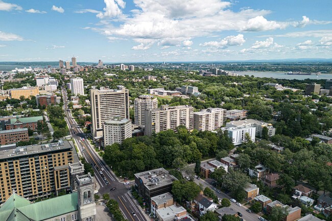 Building Photo - Samuel Holland Apartments