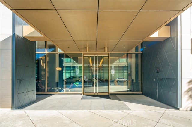 Building Photo - 400 S Broadway