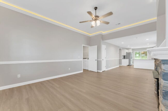 Building Photo - Modern 3-Bedroom Home with Granite Counter...