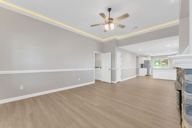 Foto del edificio - Modern 3-Bedroom Home with Granite Counter...