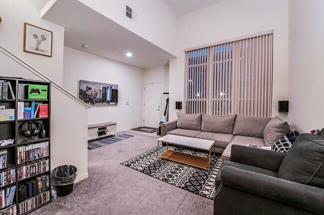 Foto del edificio - 2 br, 2.5 bath Townhome - 7620 Gennaro Way