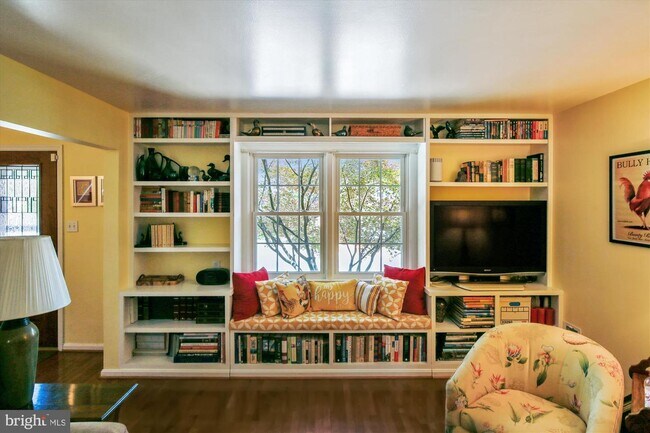 Building Photo - 24 S Abingdon St