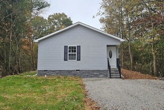 Building Photo - 211 Sims Ln