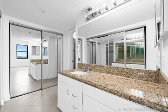 Building Photo - 105 Lake Emerald Dr