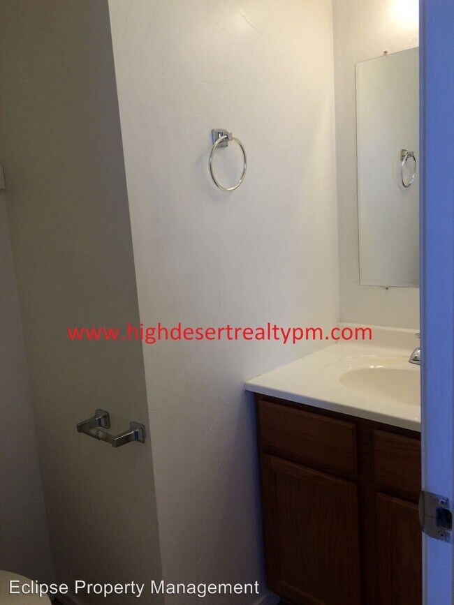 Building Photo - 3 br, 2 bath House - 3235 Downey Cir E #C