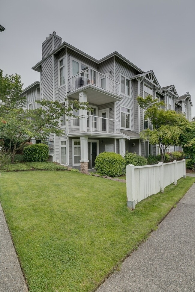 Building Photo - 2 bedroom condo available in the heart of ...
