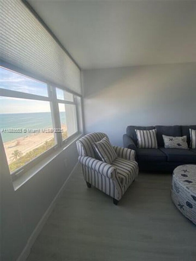 Foto del edificio - 2899 Collins Ave