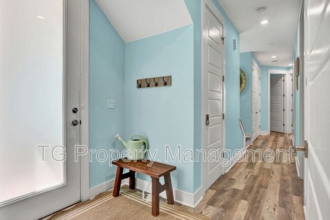 Building Photo - 514 2nd St S