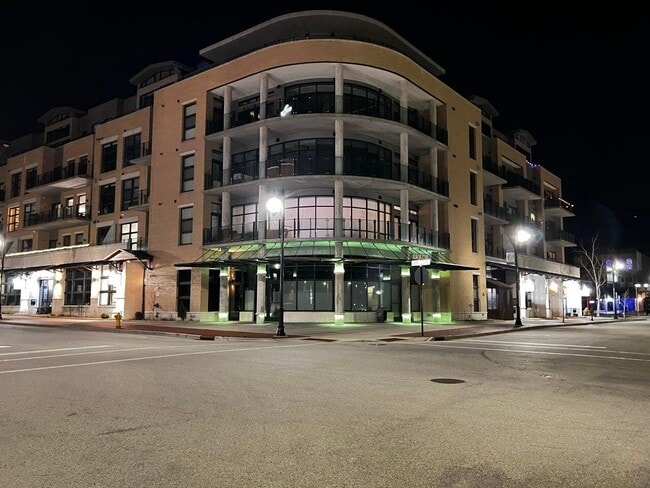 Building Photo - 215 E Pleasant St