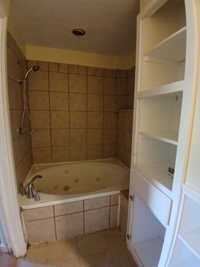 Foto del edificio - 9402 Lomax St