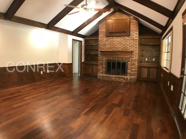 Building Photo - Large Home in Millcreek Subdivision!