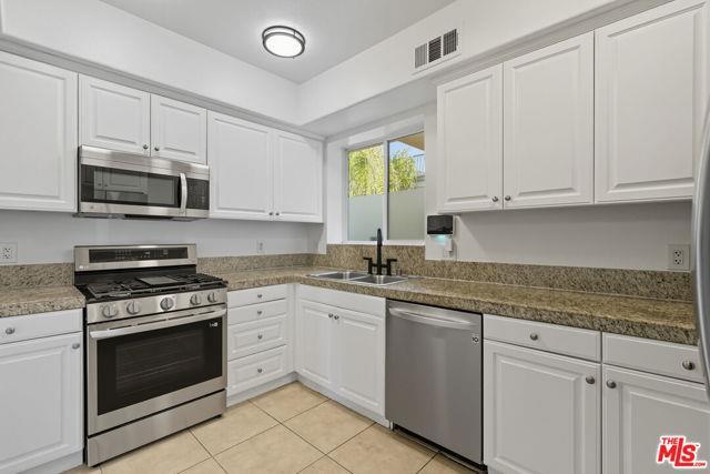 Building Photo - 3401 S Bentley Ave