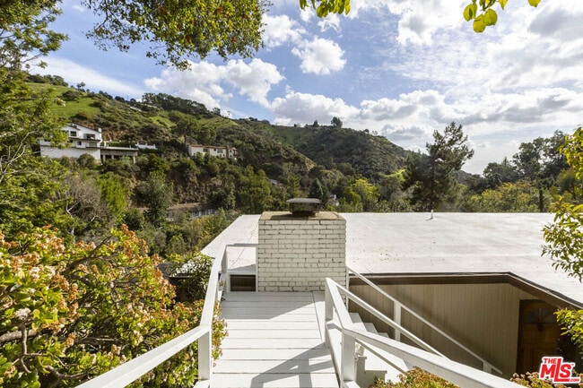 Building Photo - 2470 Zorada Dr