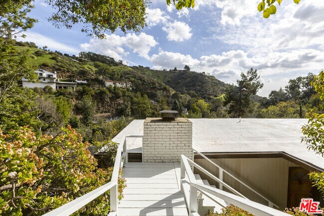 Foto del edificio - 2470 Zorada Dr