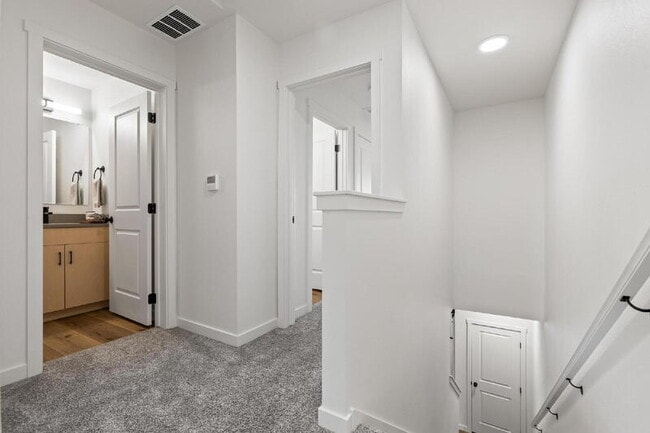 Foto del edificio - 7475 W Swain Ln