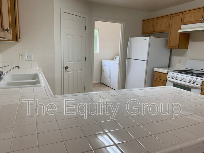 Foto del edificio - 4223 W Walnut Ave