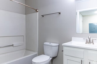 Building Photo - Emerald Lakes