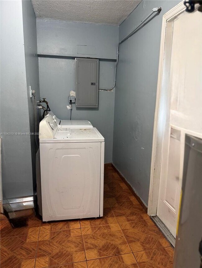 Foto del edificio - 717 SW 79th Ave