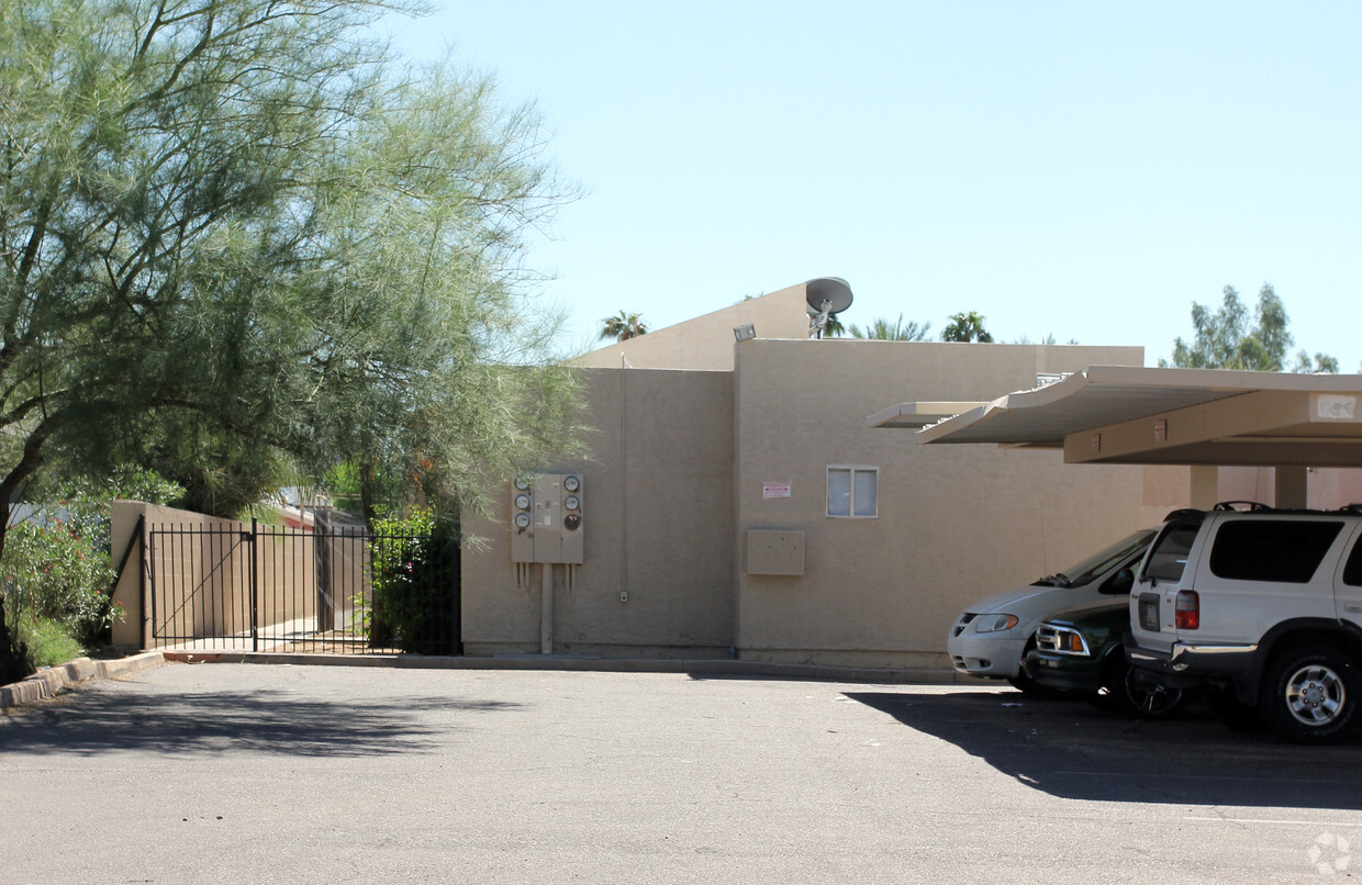 Building Photo - Roma Fourplexes