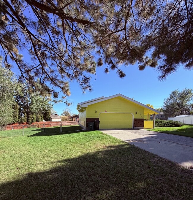 Foto del edificio - 181 Erickson Ct E