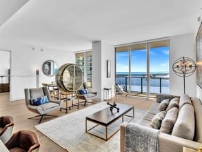 Building Photo - 1300 Brickell Bay Dr