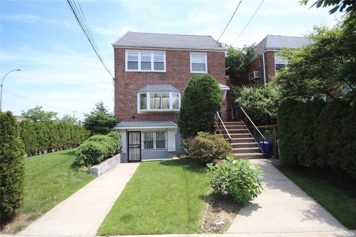 8003 165th St, Queens, NY 11432 Room for Rent in Queens, NY