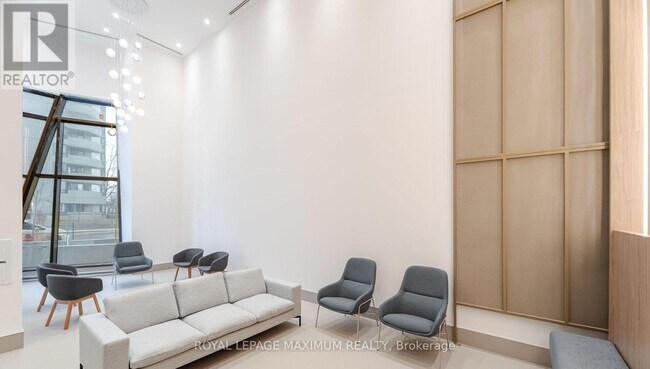 Building Photo - 430-5430 Square One Dr