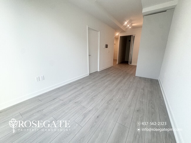 Building Photo - 2-Bedroom Condo with Parking, Private Garage, Locker & Balcony in Mississauga