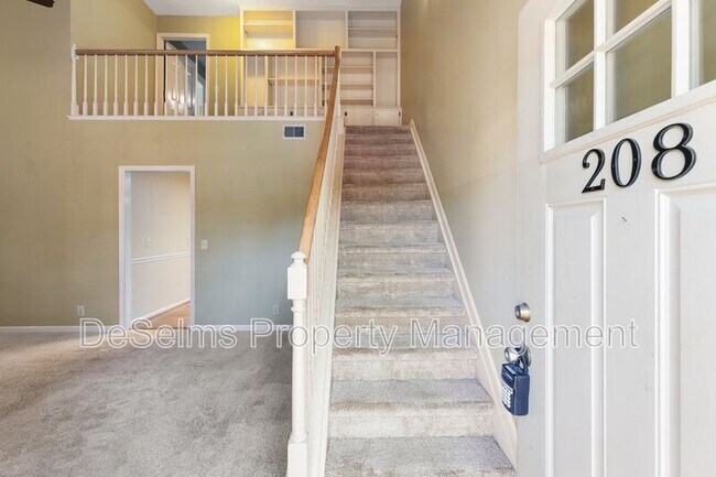 Building Photo - 208 Cottage Place